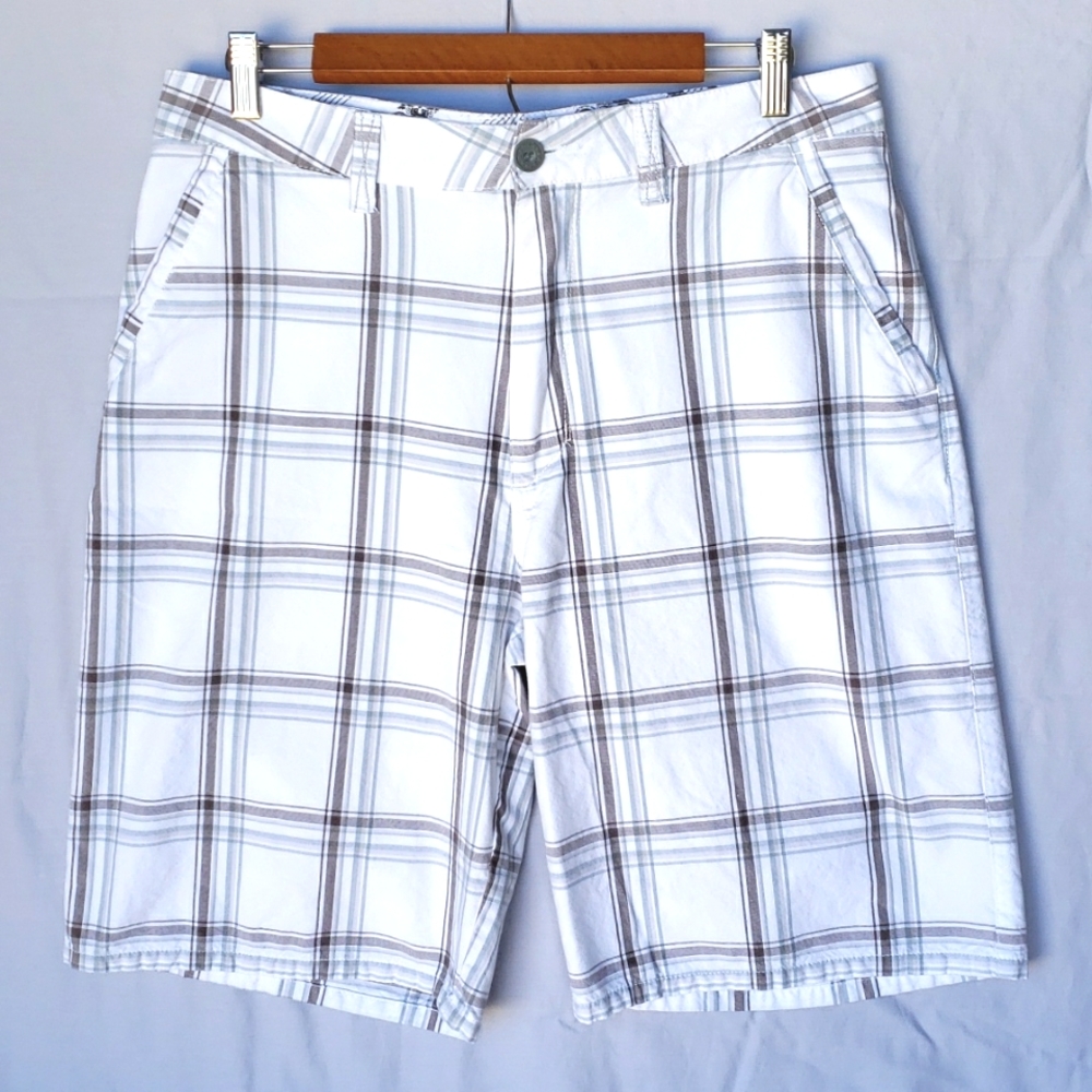 Quicksilver Shorts Size: 32